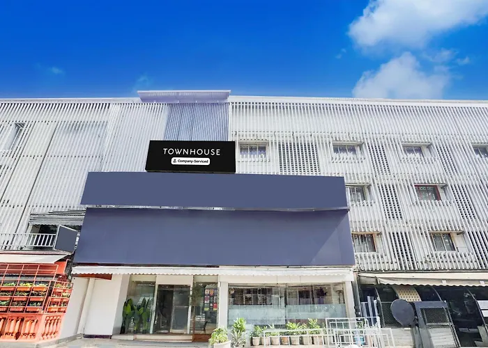 Super Townhouse Khar The Habitat Hotel Mumbai